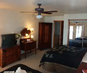 Photo 4 - Lake view three bedroom, three bath log-sided cottage with private hot tub overlooking Lake Ouachita. by RedAwning