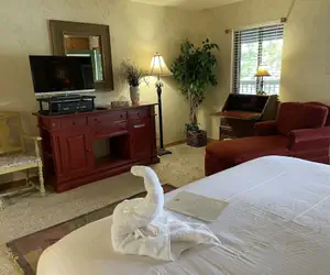 Photo 3 - Lake view three bedroom, three bath log-sided cottage with private hot tub overlooking Lake Ouachita. by RedAwning