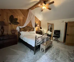 Photo 4 - One bedroom, one bath log-sided cottage with private hot tub on Lake Ouachita. by RedAwning