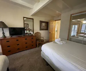 Photo 3 - Mountain Harbor Lodge cottage on Lake Ouachita by RedAwning