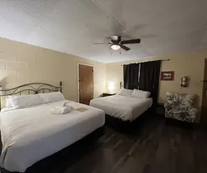 Photo 4 - Queen Guest Room located at the Joplin Inn on the highway at the entrance to Mountain Harbor, 2 1/2 miles from Lake Ouachita. by RedAwning