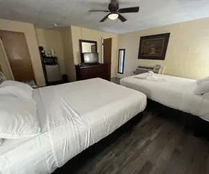 Photo 5 - Queen Guest Room located at the Joplin Inn on the highway at the entrance to Mountain Harbor, 2 1/2 miles from Lake Ouachita. by RedAwning