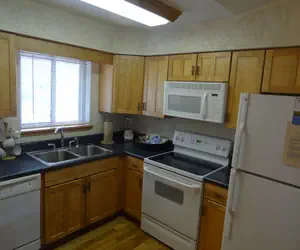 Photo 5 - C16, Two bedroom, two bath, log-sided Harbor North luxury cottage with hot tub overlooking Lake Ouachita. by RedAwning