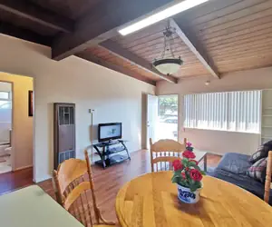 Photo 5 - Comfy 2BR 1Bath Apartment near HWY580-80