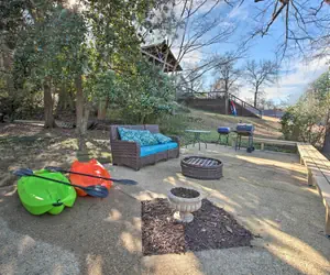 Photo 4 - Waterfront Getaway w/ Dock on Lake Hamilton!