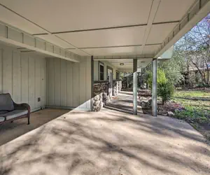 Photo 5 - Waterfront Getaway w/ Dock on Lake Hamilton!