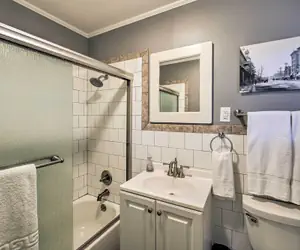 Photo 2 - Waterfront Getaway w/ Dock on Lake Hamilton!