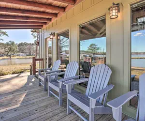 Photo 4 - Home Located on the Shoreline of Lay Lake!