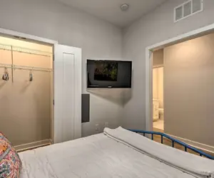 Photo 3 - Chic Condo w/ Balcony in the Heart of Annapolis!