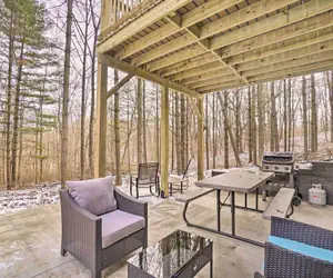 Photo 4 - Quiet Pines Cabin Hocking Hills w/ Hot Tub & Pond