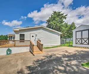 Photo 2 - Texas Home w/ Deck, Walk to Cedar Creek Reservoir