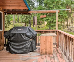 Photo 2 - Cabin w/ Hot Tub, By Crater Lake Nat'l Park!