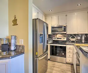 Photo 2 - Stunning Oceanside Condo w/ Walk to the Beach