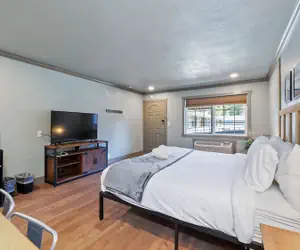 Photo 3 - Blue Jay Lodge