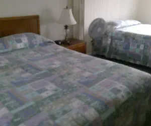 Photo 4 - Village Green Motel