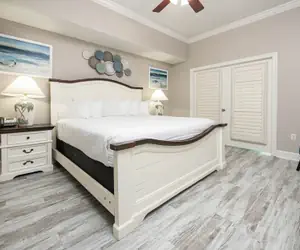 Photo 3 - Phoenix West 2007 3 Bedroom Condo