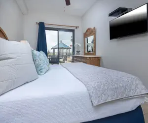 Photo 5 - Phoenix East 003 2 Bedroom Condo