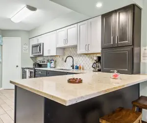 Photo 2 - Ocean Hibiscus Oceanfront Resort