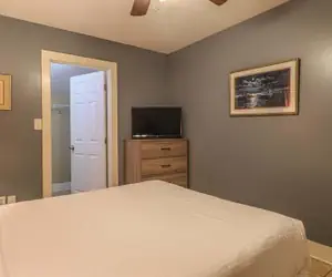 Photo 5 - Delightful 2-bedroom, 1-bath Home Near Biloxi's Scenic Back Bay