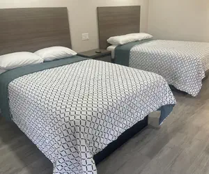 Photo 4 - Town House Motel