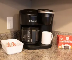 Photo 5 - Outdoor Pool Fast Wifi Balcony Garage More