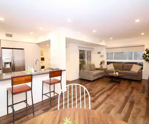 Photo 3 - Los Angeles Deluxe Suites - 2 Bedrooms & 2 Bathrooms