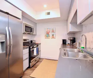 Photo 2 - Los Angeles Deluxe Suites - 2 Bedrooms & 2 Bathrooms