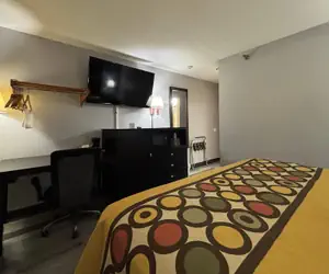 Photo 5 - Super 8 by Wyndham Chenoa