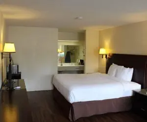 Photo 4 - Executive Inn & Suites