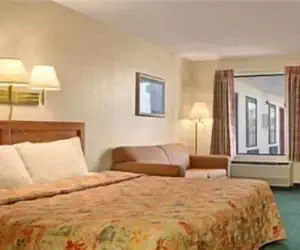 Photo 5 - Days Inn by Wyndham Apple Valley Pigeon Forge/Sevierville