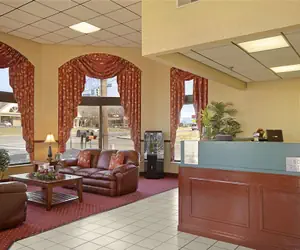 Photo 3 - Days Inn by Wyndham Apple Valley Pigeon Forge/Sevierville