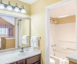Photo 5 - Hawthorn Extended Stay by Wyndham Dayton