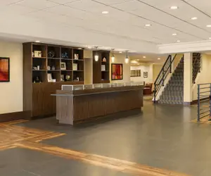 Photo 4 - Royle Hotel Milwaukee Airport