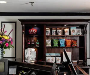 Photo 4 - The Dunhill Hotel