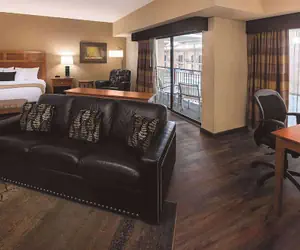 Photo 2 - Wyndham Bloomington - Mall of America
