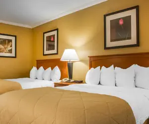 Photo 4 - Clarion Hotel & Suites Riverfront