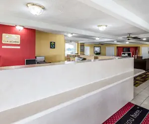 Photo 3 - Econo Lodge Byron near Historic District - Warner Robins