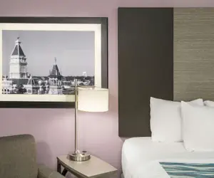 Photo 3 - La Quinta Inn & Suites by Wyndham Clarksville