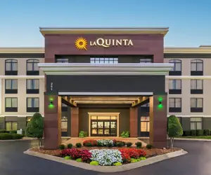 Photo 2 - La Quinta Inn & Suites by Wyndham Clarksville