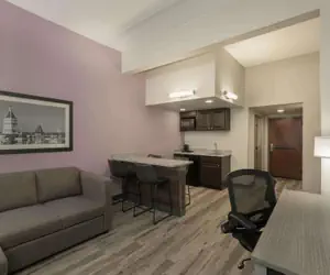 Photo 4 - La Quinta Inn & Suites by Wyndham Clarksville