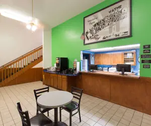 Photo 3 - Super 8 by Wyndham Wayne