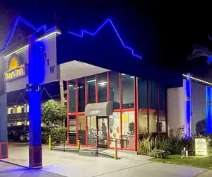 Photo 2 - Days Inn by Wyndham Los Angeles LAX Airport/Stadium Area