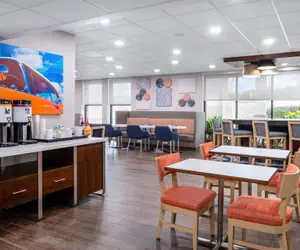 Photo 3 - Hampton Inn Auburn