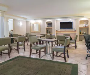 Photo 3 - La Quinta Inn by Wyndham Colorado Springs Garden of the Gods