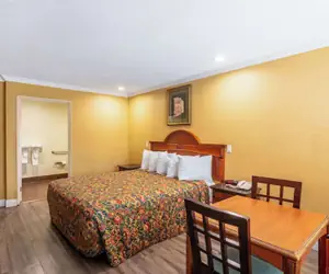 Photo 5 - Rodeway Inn Artesia Cerritos