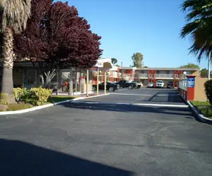 Photo 2 - Heritage Inn