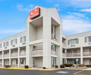 Photo 2 - Econo Lodge Willowbrook