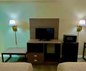 Photo 5 - Econo Lodge Willowbrook