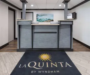 Photo 3 - La Quinta Inn by Wyndham Buffalo Airport