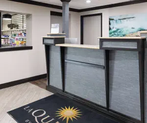 Photo 2 - La Quinta Inn by Wyndham Buffalo Airport